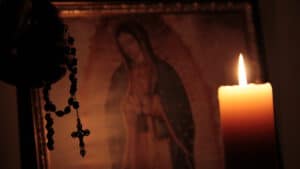 Aprenda como rezar o Santo Terço Mariano